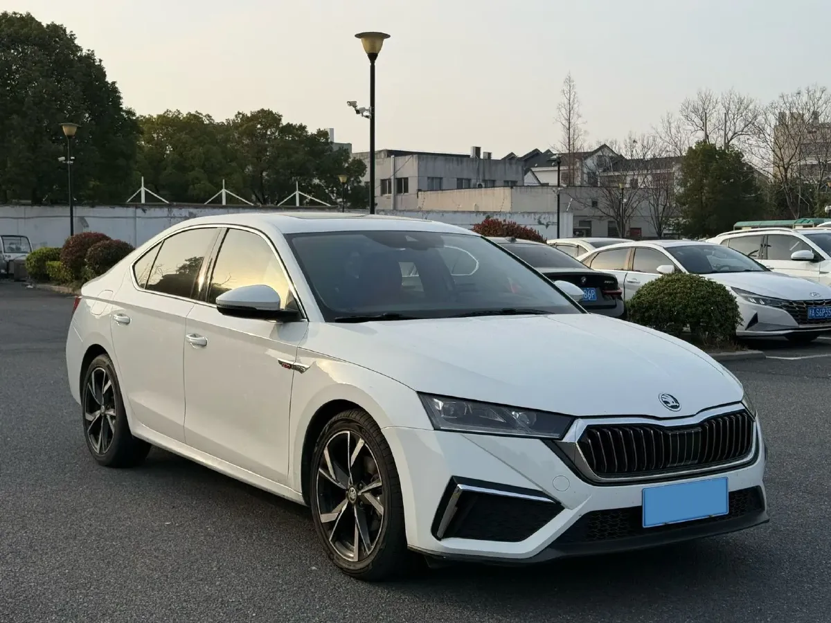 2022 Skoda Octavia 1.4T 150HP L4 7DCT,autocango,china used car exporter,china ev exporter,chinese used car exporter,chinese used ev exporter