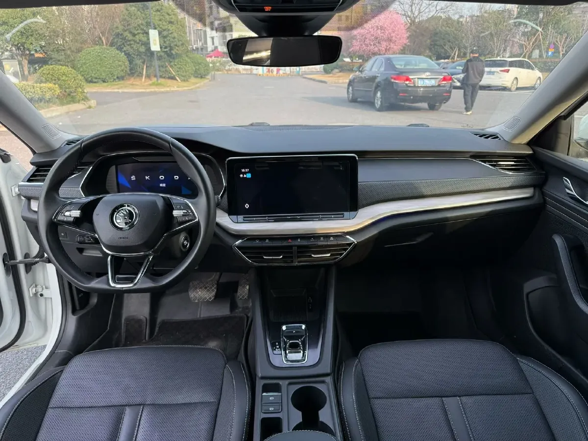 2022 Skoda Octavia 1.4T 150HP L4 7DCT,autocango,china used car exporter,china ev exporter,chinese used car exporter,chinese used ev exporter