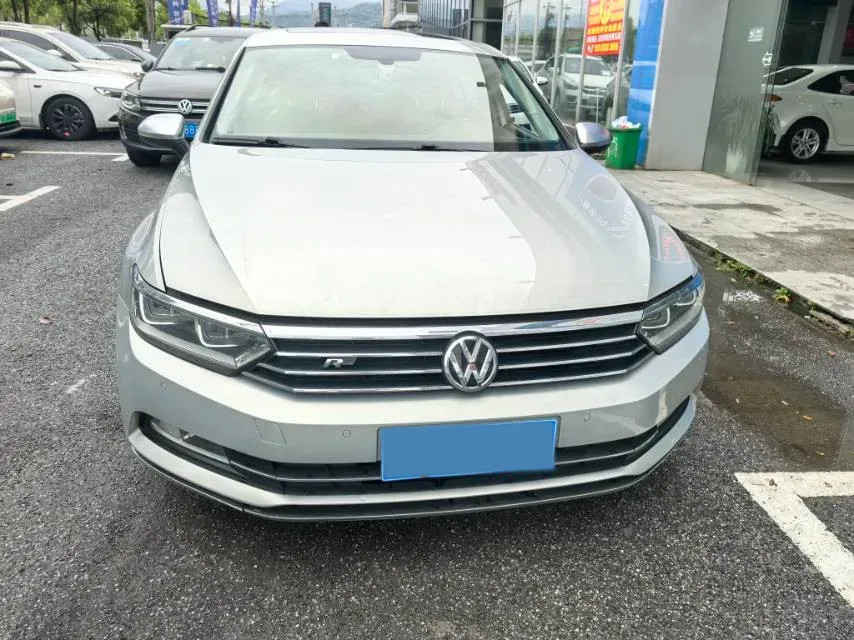 2019 Volkswagen Magotan 2.0T 186HP L4 7DCT,autocango,china used car exporter,china ev exporter,chinese used car exporter,chinese used ev exporter