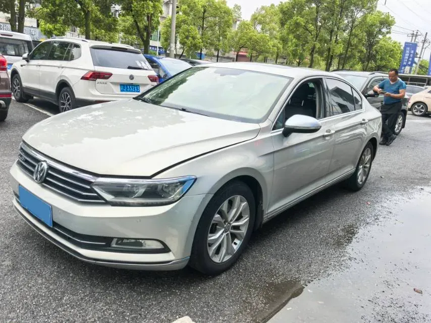 2019 Volkswagen Magotan 2.0T 186HP L4 7DCT,autocango,china used car exporter,china ev exporter,chinese used car exporter,chinese used ev exporter