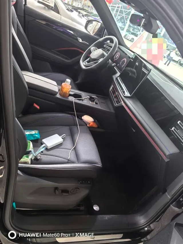 2024 Volkswagen Tiguan L 2.0T 186HP L4 7DCT,autocango,china used car exporter,china ev exporter,chinese used car exporter,chinese used ev exporter