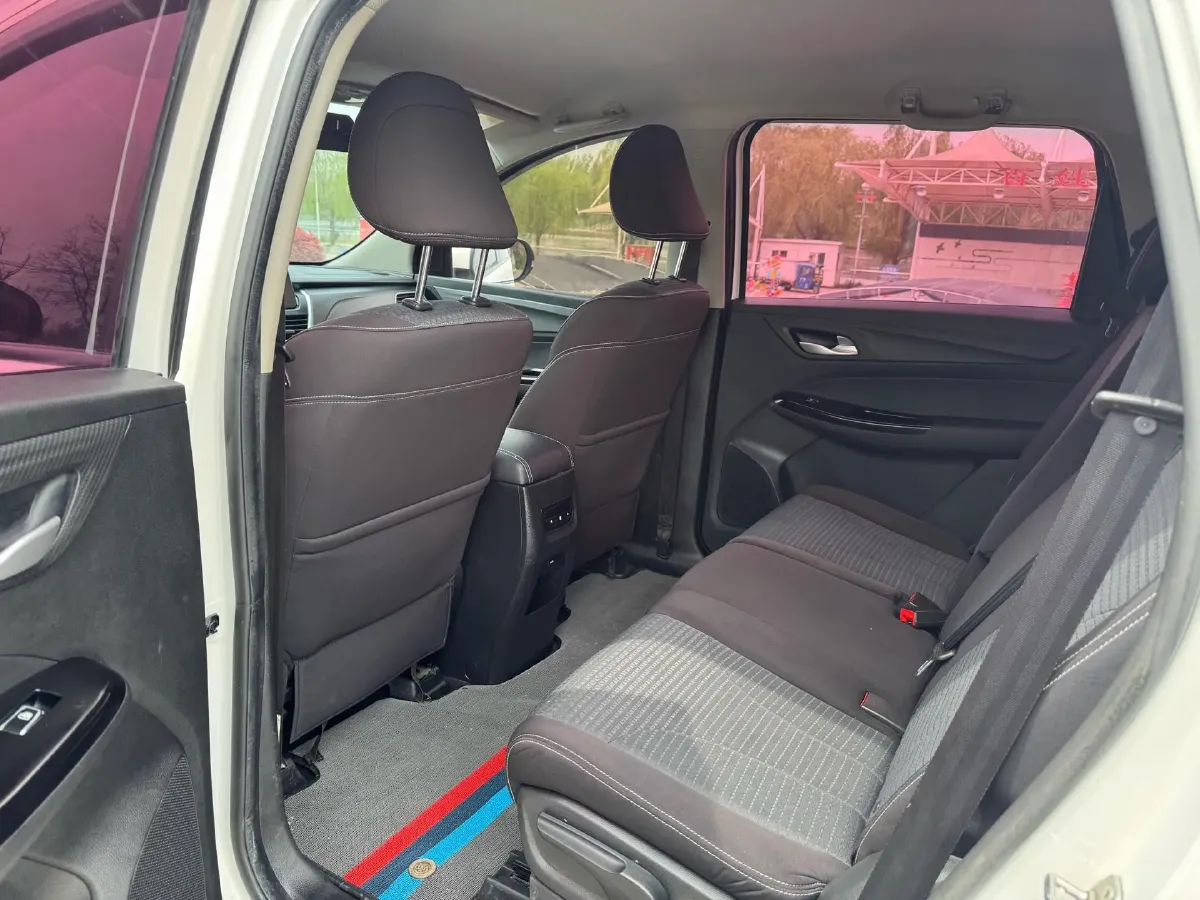 2019 BaoJun 730 1.5T 147HP L4 CVT,autocango,china used car exporter,china ev exporter,chinese used car exporter,chinese used ev exporter