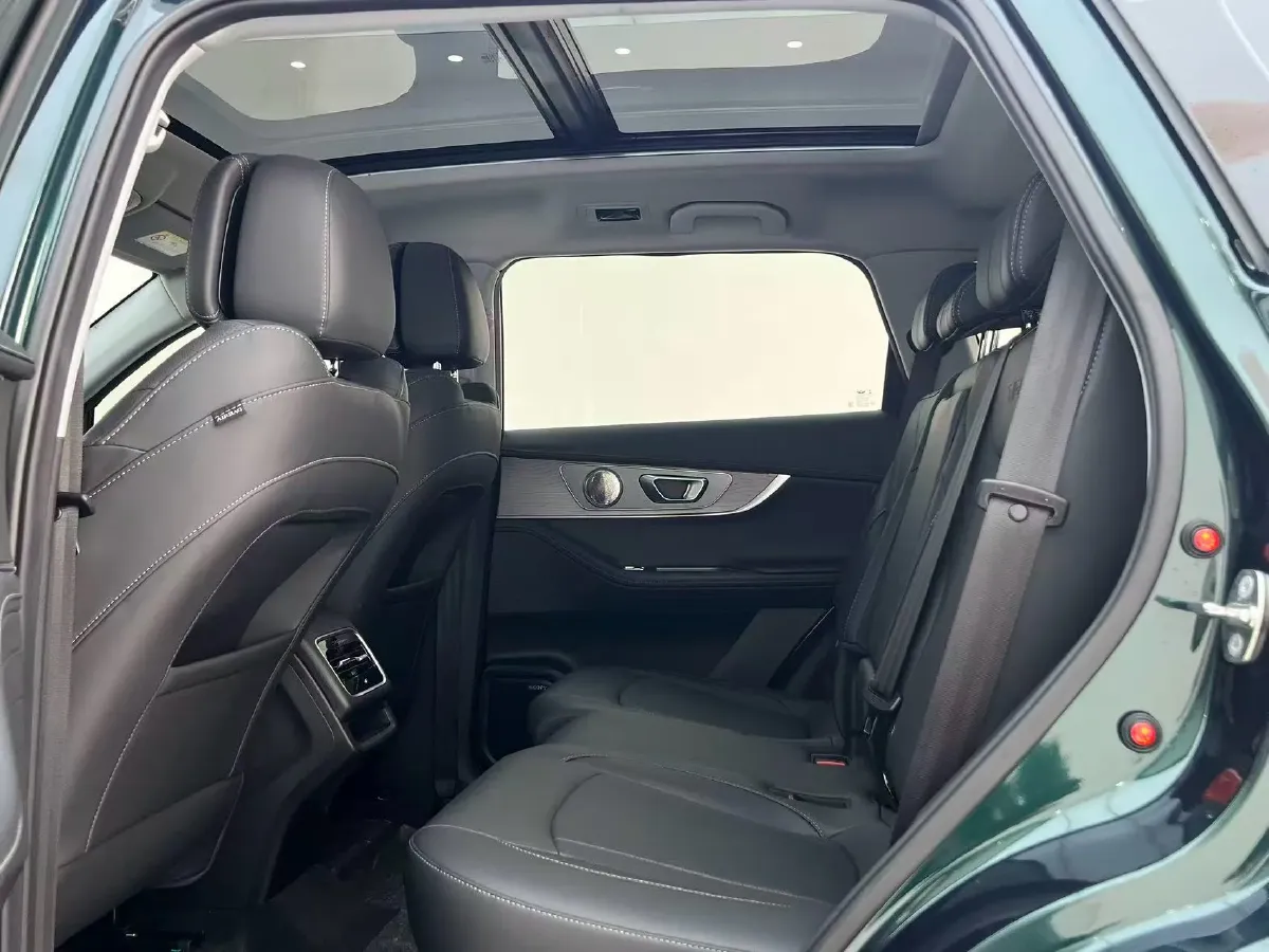 2022 Chery Tiggo 8 Plus 1.6T 197HP L4 7DCT,autocango,china used car exporter,china ev exporter,chinese used car exporter,chinese used ev exporter