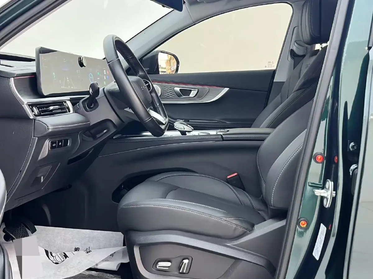 2022 Chery Tiggo 8 Plus 1.6T 197HP L4 7DCT,autocango,china used car exporter,china ev exporter,chinese used car exporter,chinese used ev exporter