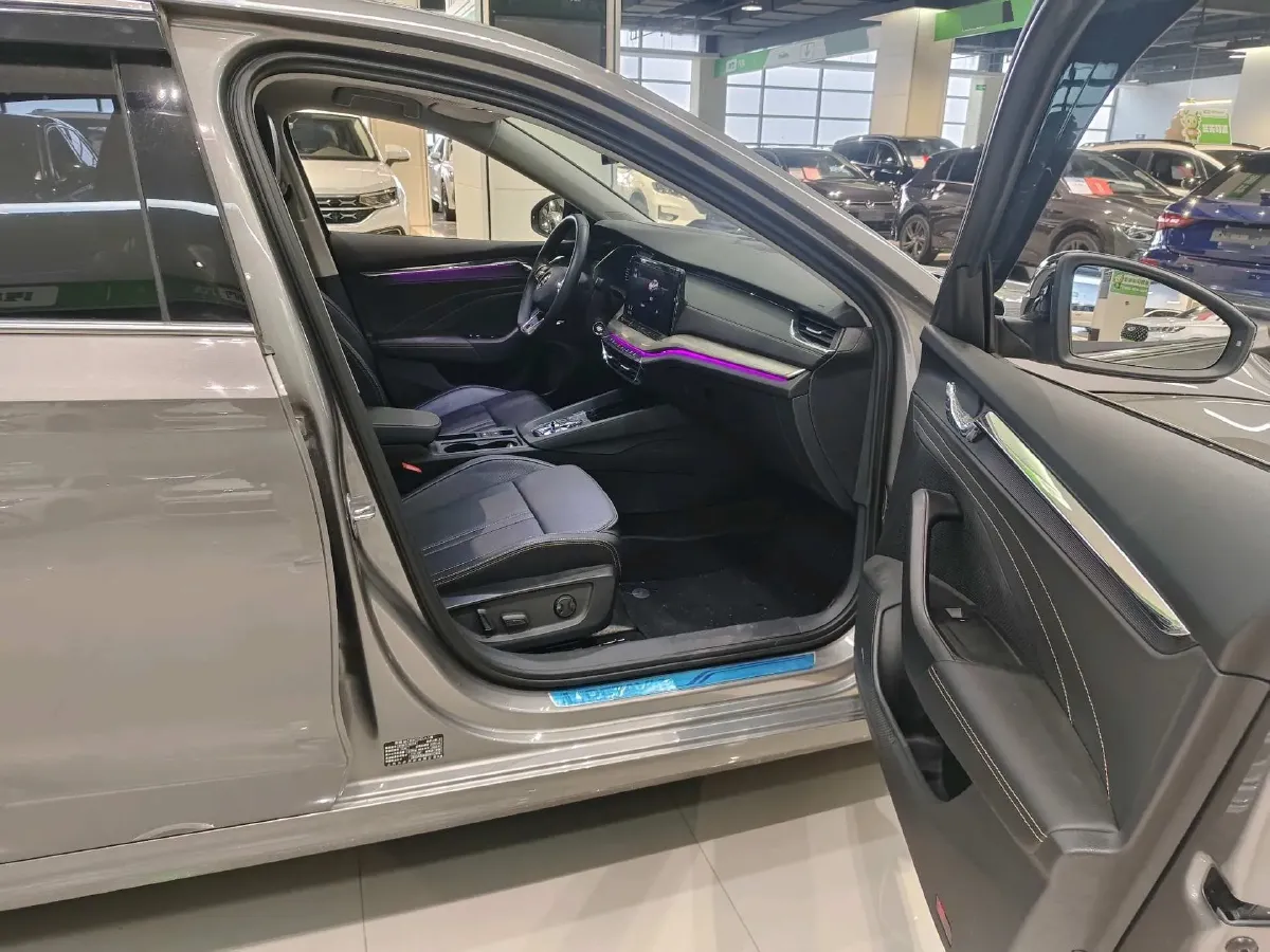 2022 Skoda Octavia 1.4T 150HP L4 7DCT,autocango,china used car exporter,china ev exporter,chinese used car exporter,chinese used ev exporter