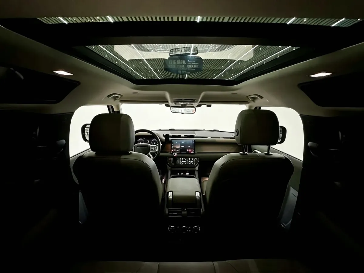 2023 Land Rover Defender 3.0T 400HP L6 8AT,autocango,china used car exporter,china ev exporter,chinese used car exporter,chinese used ev exporter