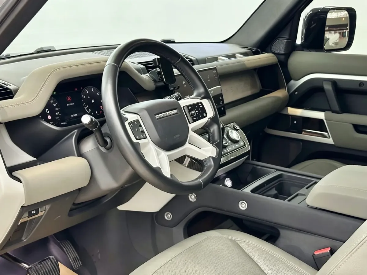 2023 Land Rover Defender 3.0T 400HP L6 8AT,autocango,china used car exporter,china ev exporter,chinese used car exporter,chinese used ev exporter