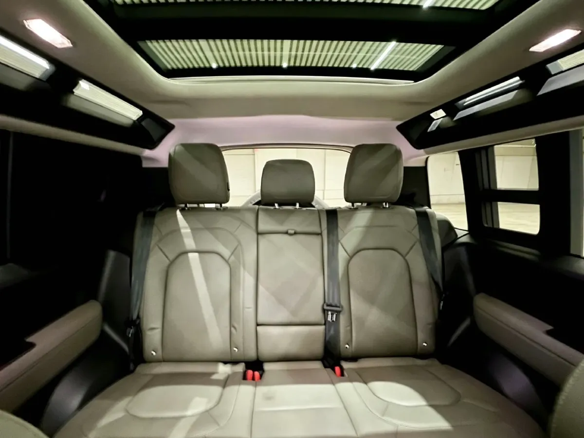 2023 Land Rover Defender 3.0T 400HP L6 8AT,autocango,china used car exporter,china ev exporter,chinese used car exporter,chinese used ev exporter