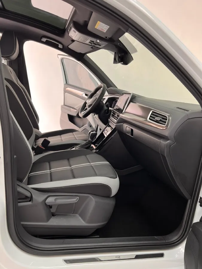 2023 Volkswagen T-Roc 1.5T 160HP L4 7DCT,autocango,china used car exporter,china ev exporter,chinese used car exporter,chinese used ev exporter