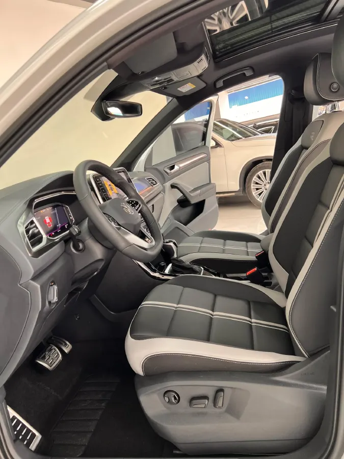 2023 Volkswagen T-Roc 1.5T 160HP L4 7DCT,autocango,china used car exporter,china ev exporter,chinese used car exporter,chinese used ev exporter