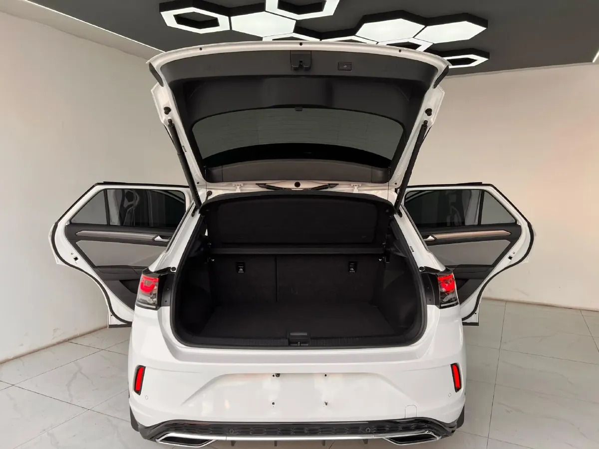 2023 Volkswagen T-Roc 1.5T 160HP L4 7DCT,autocango,china used car exporter,china ev exporter,chinese used car exporter,chinese used ev exporter