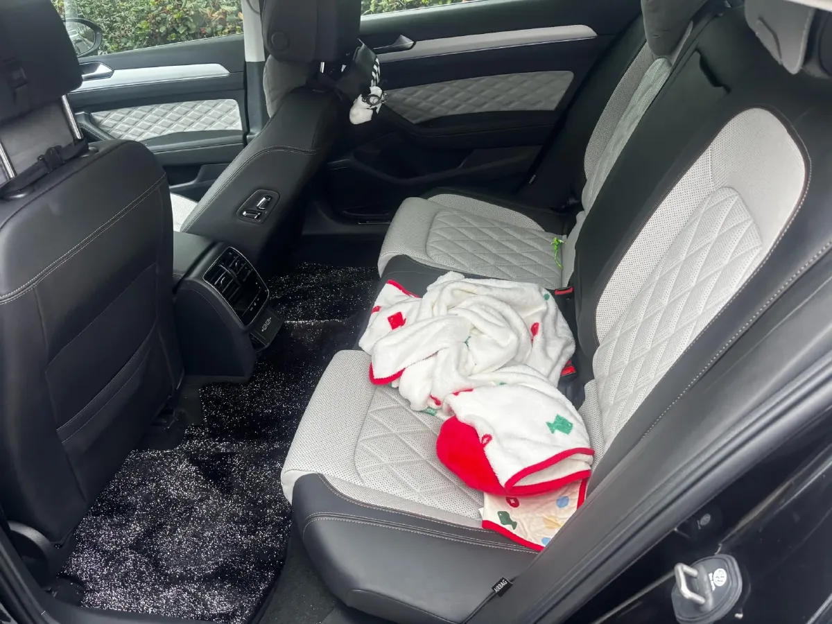 2025 Volkswagen Magotan 2.0T 186HP L4 7DCT,autocango,china used car exporter,china ev exporter,chinese used car exporter,chinese used ev exporter