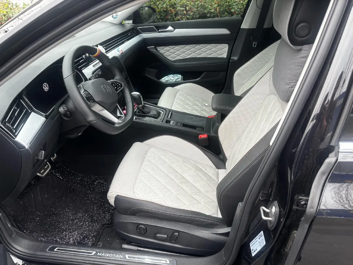 2025 Volkswagen Magotan 2.0T 186HP L4 7DCT,autocango,china used car exporter,china ev exporter,chinese used car exporter,chinese used ev exporter