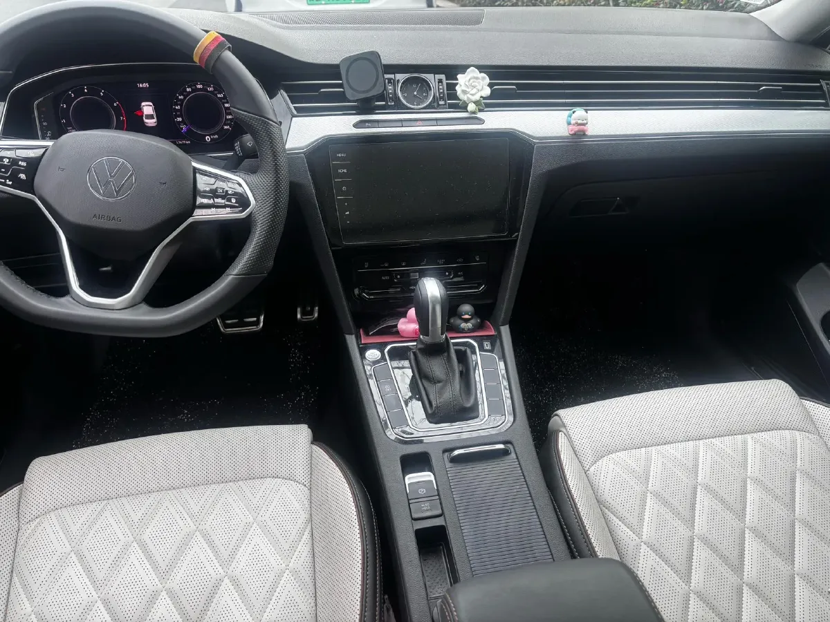 2025 Volkswagen Magotan 2.0T 186HP L4 7DCT,autocango,china used car exporter,china ev exporter,chinese used car exporter,chinese used ev exporter