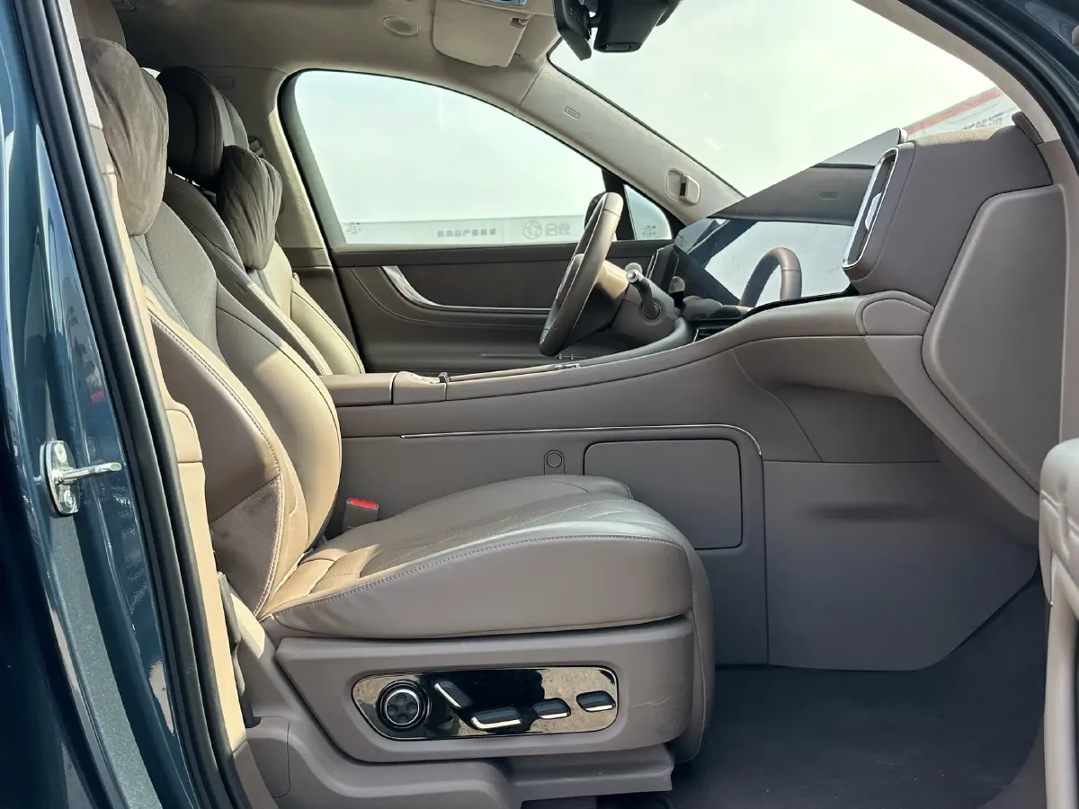 2024 AITO AITO M9 1.5T 152HP L4 REEV 42KWH,autocango,china used car exporter,china ev exporter,chinese used car exporter,chinese used ev exporter