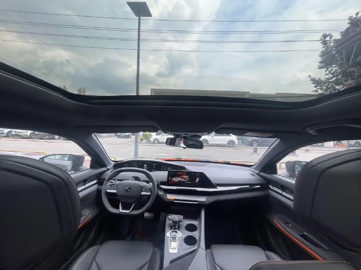 2023 ChangAn UNI-V 1.5T 188HP L4 7DCT,autocango,china used car exporter,china ev exporter,chinese used car exporter,chinese used ev exporter