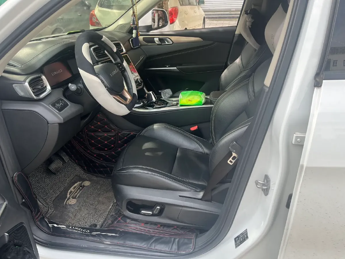 2017 Zotye SR9 2.0T 190HP L4 6DCT,autocango,china used car exporter,china ev exporter,chinese used car exporter,chinese used ev exporter