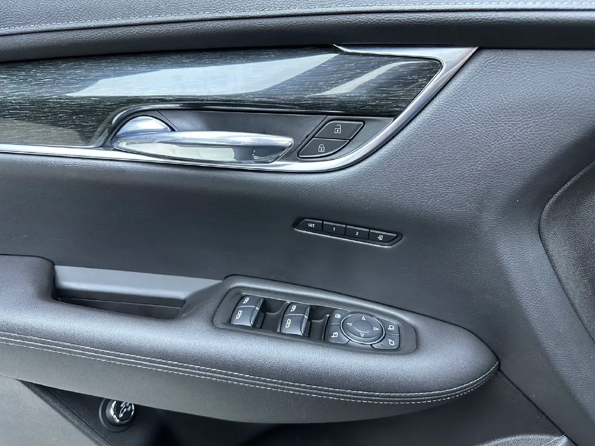 2020 Cadillac XT5 2.0T 237HP L4 9AT,autocango,china used car exporter,china ev exporter,chinese used car exporter,chinese used ev exporter