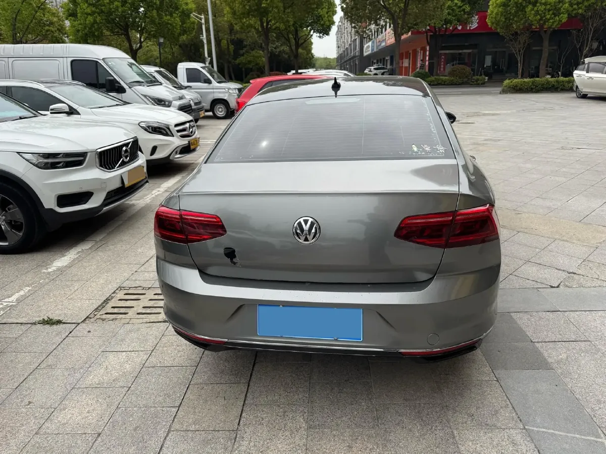 2020 Volkswagen Magotan 2.0T 186HP L4 7DCT,autocango,china used car exporter,china ev exporter,chinese used car exporter,chinese used ev exporter
