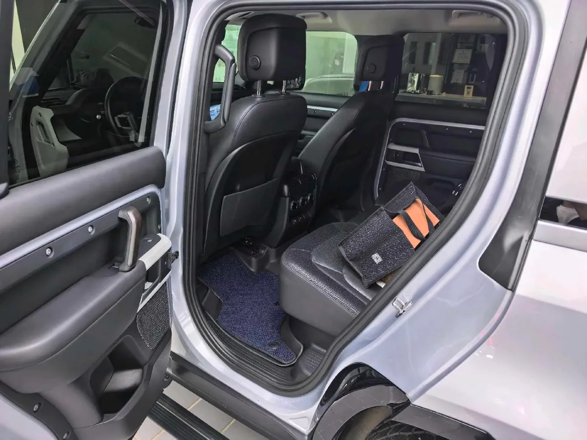 2023 Land Rover Defender 3.0T 400HP L6 8AT,autocango,china used car exporter,china ev exporter,chinese used car exporter,chinese used ev exporter