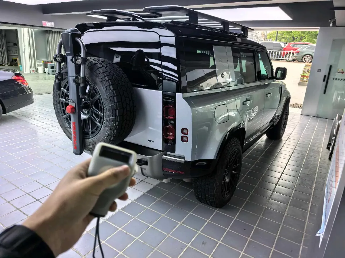2023 Land Rover Defender 3.0T 400HP L6 8AT,autocango,china used car exporter,china ev exporter,chinese used car exporter,chinese used ev exporter