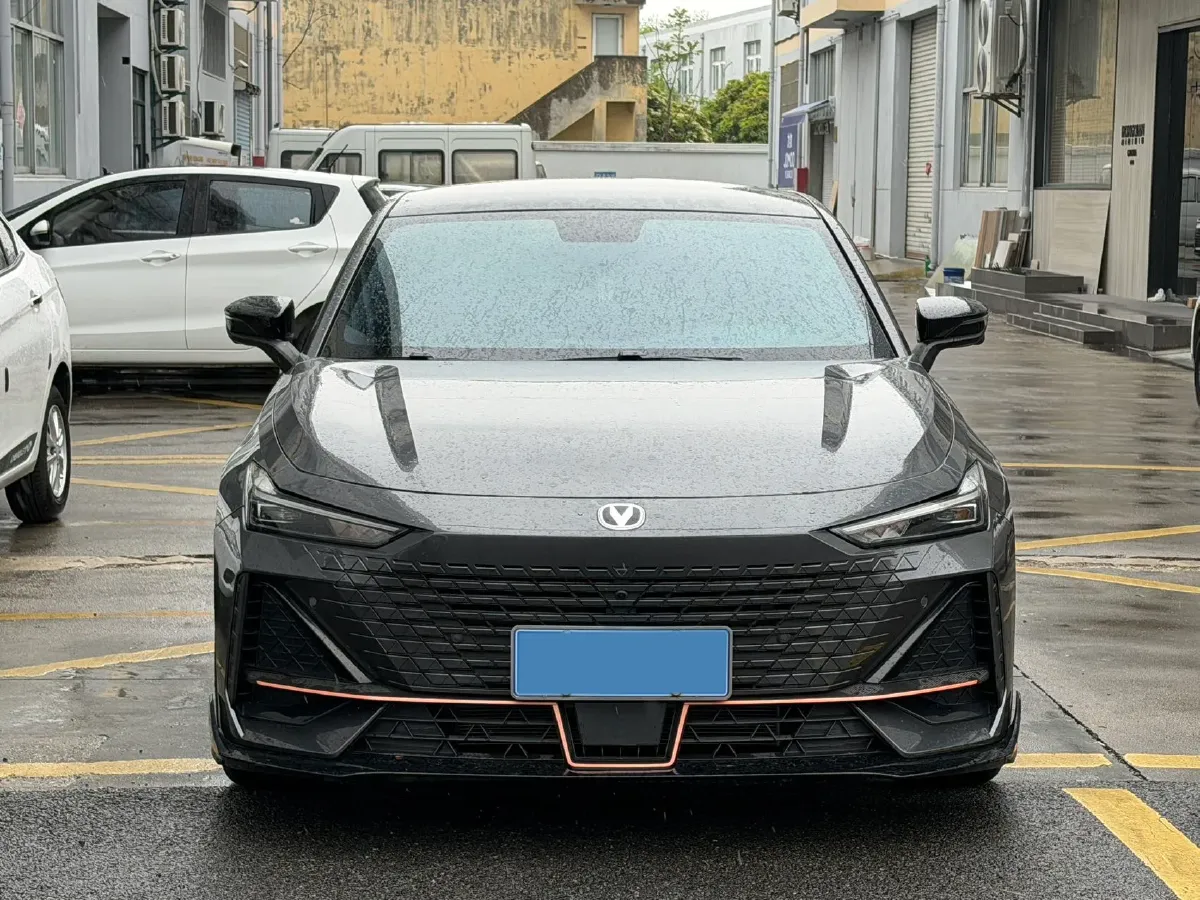 2022 ChangAn UNI-V 1.5T 188HP L4 7DCT,autocango,china used car exporter,china ev exporter,chinese used car exporter,chinese used ev exporter