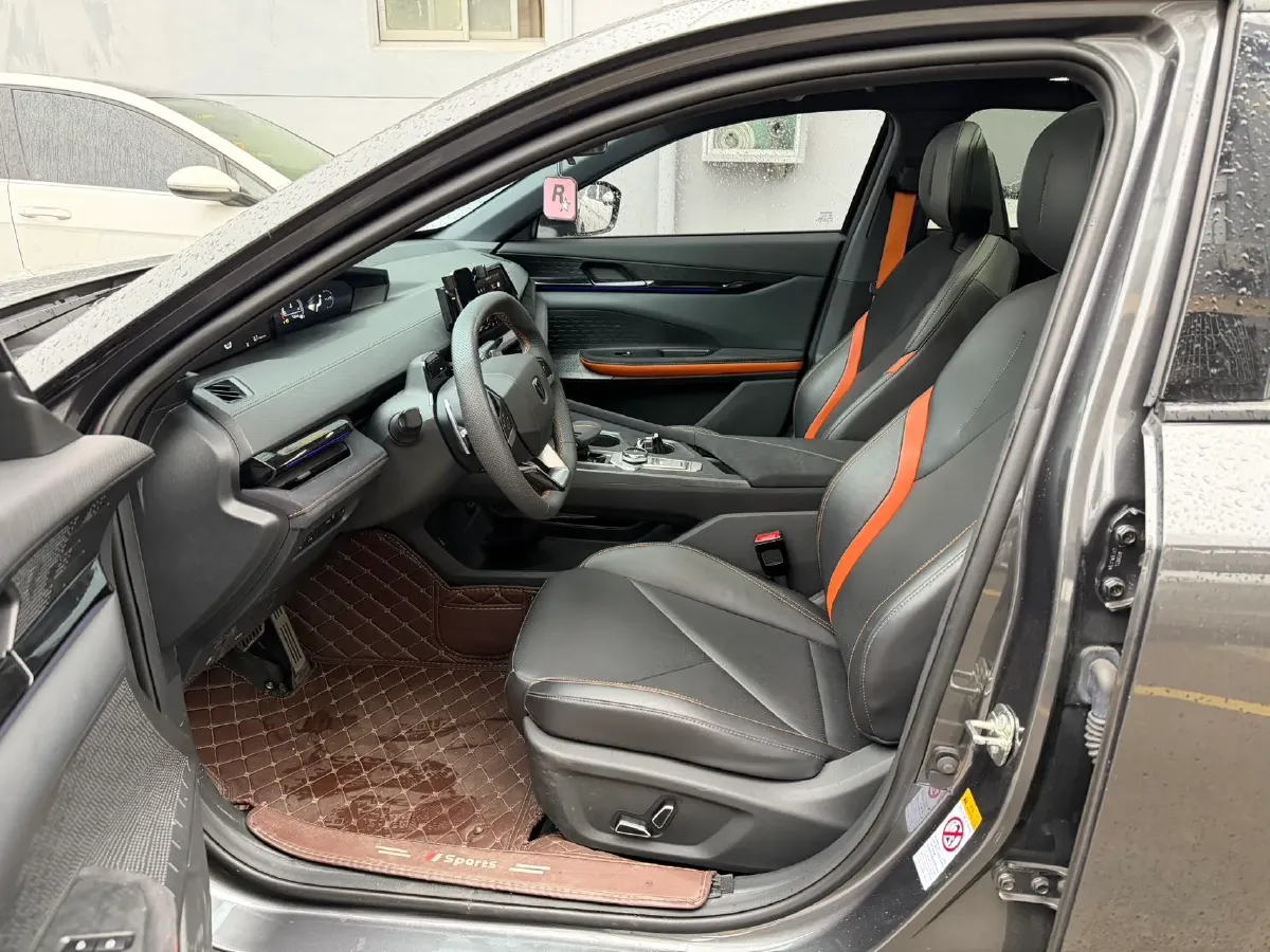 2022 ChangAn UNI-V 1.5T 188HP L4 7DCT,autocango,china used car exporter,china ev exporter,chinese used car exporter,chinese used ev exporter