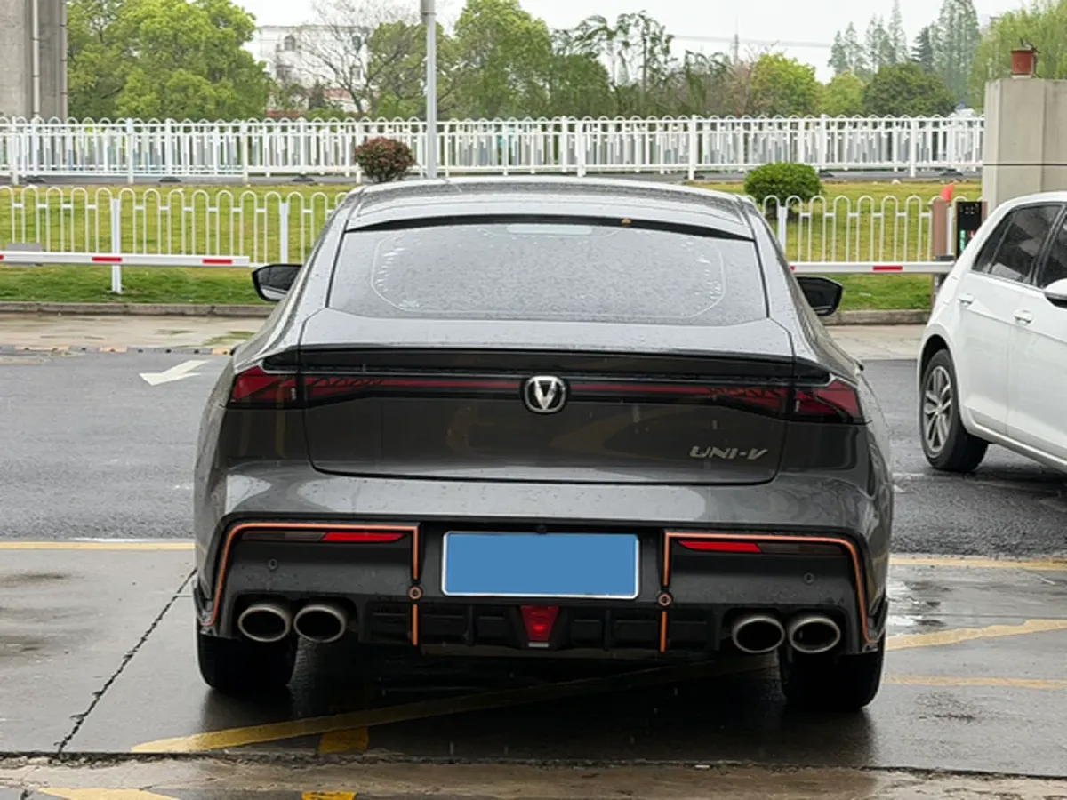 2022 ChangAn UNI-V 1.5T 188HP L4 7DCT,autocango,china used car exporter,china ev exporter,chinese used car exporter,chinese used ev exporter