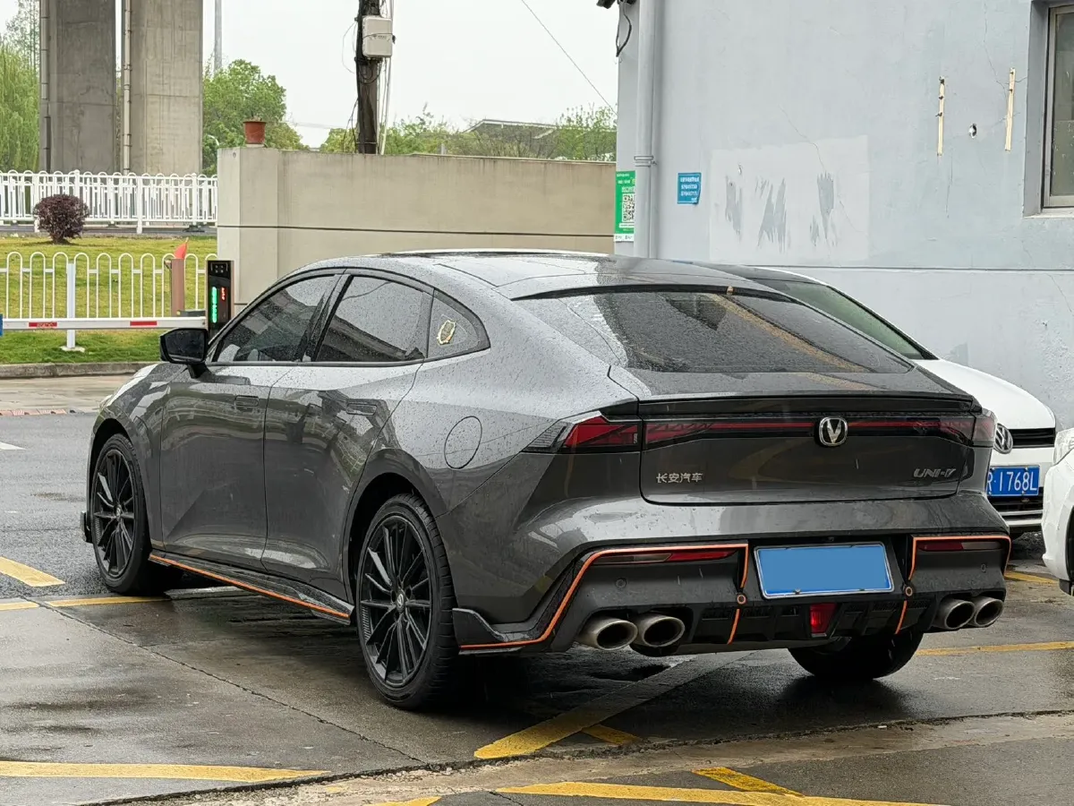 2022 ChangAn UNI-V 1.5T 188HP L4 7DCT,autocango,china used car exporter,china ev exporter,chinese used car exporter,chinese used ev exporter