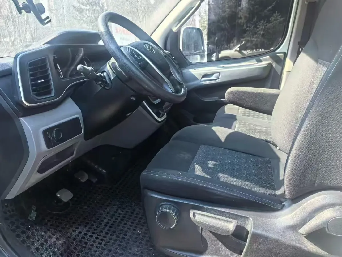 2015 MAXUS XinTu V80 2.5T 136HP L4 5MT,autocango,china used car exporter,china ev exporter,chinese used car exporter,chinese used ev exporter