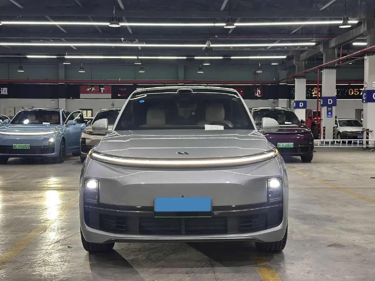 2025 Li L8 Range Extended 154HP REEV,autocango,china used car exporter,china ev exporter,chinese used car exporter,chinese used ev exporter