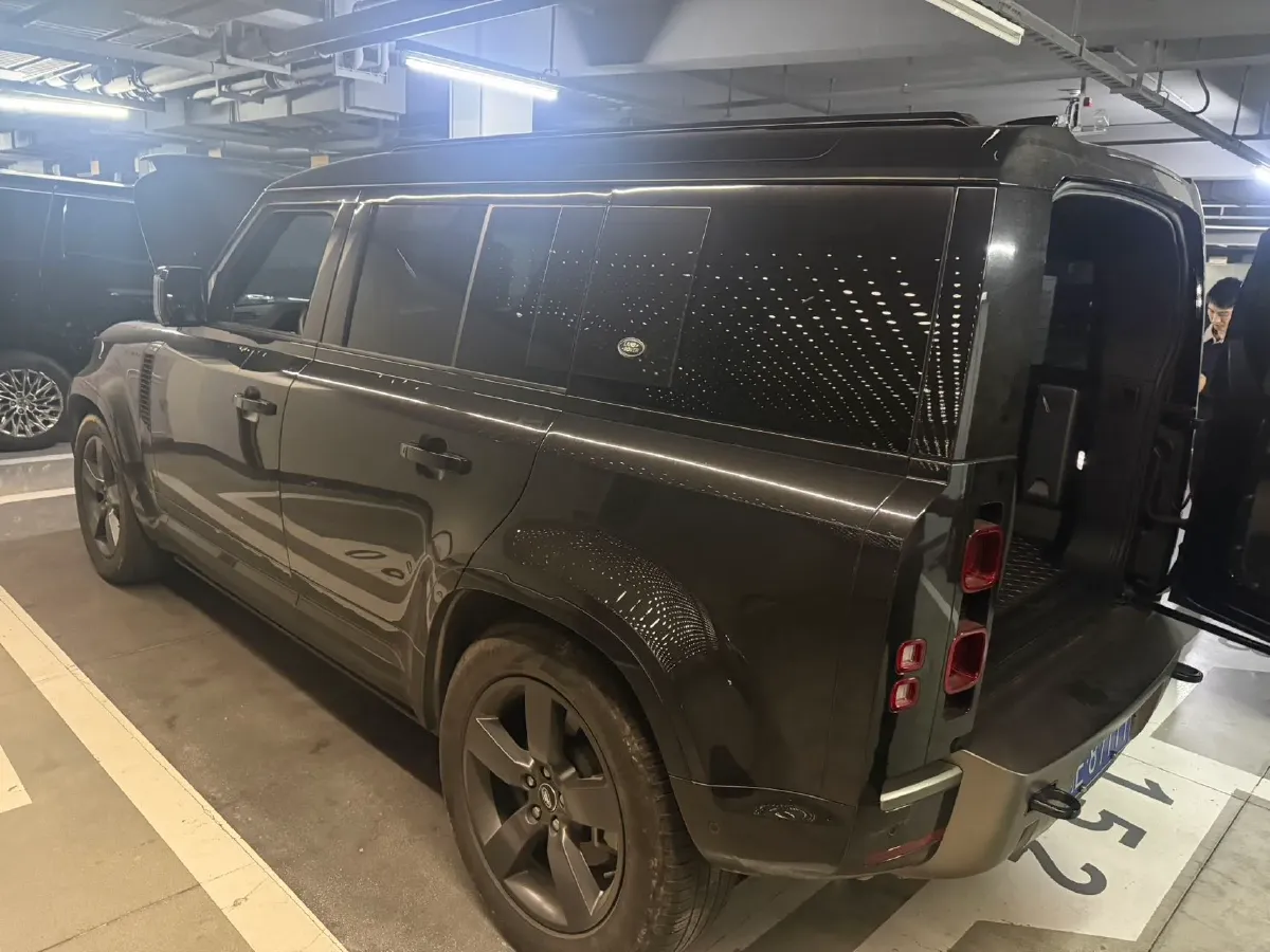 2024 Land Rover Defender 3.0T 400HP L6 8AT,autocango,china used car exporter,china ev exporter,chinese used car exporter,chinese used ev exporter