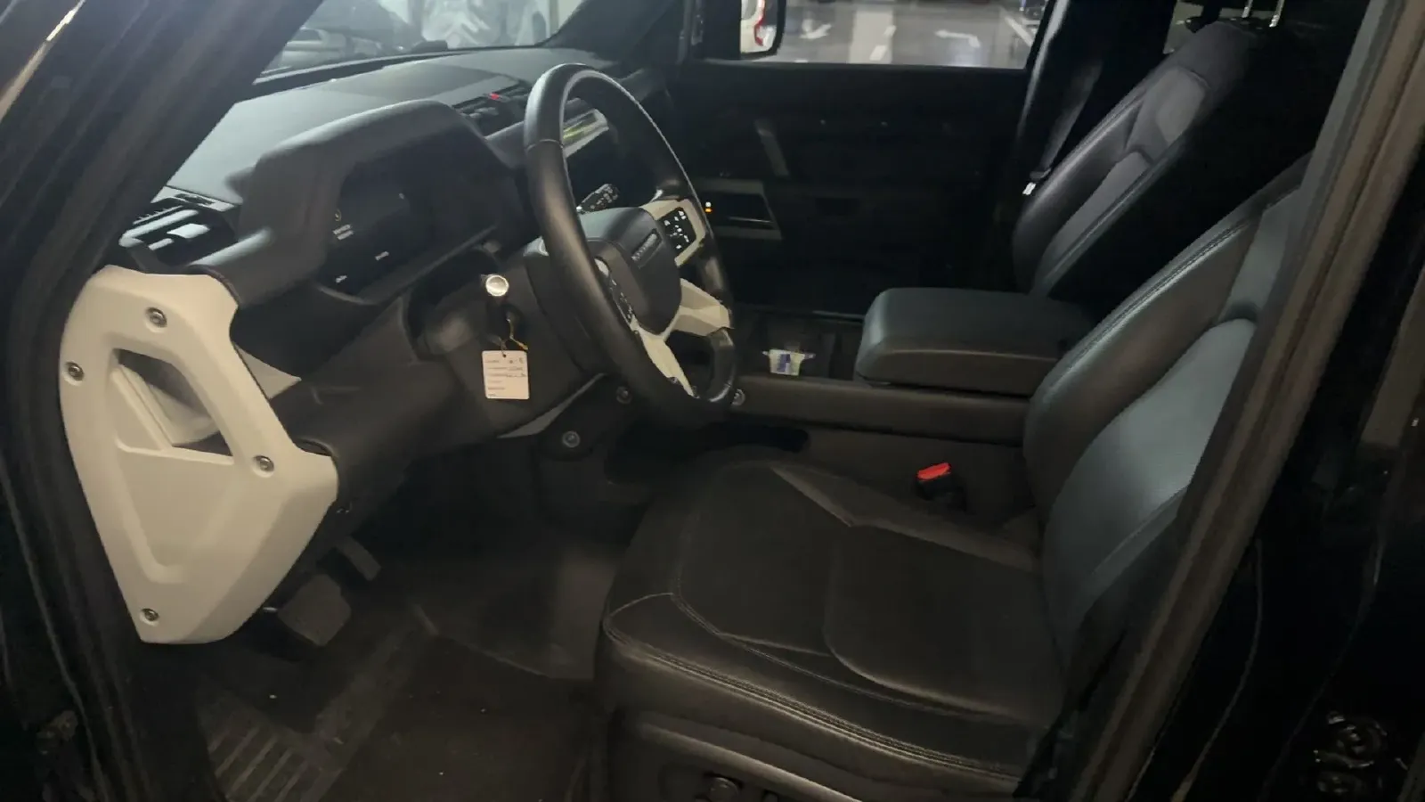 2024 Land Rover Defender 3.0T 400HP L6 8AT,autocango,china used car exporter,china ev exporter,chinese used car exporter,chinese used ev exporter