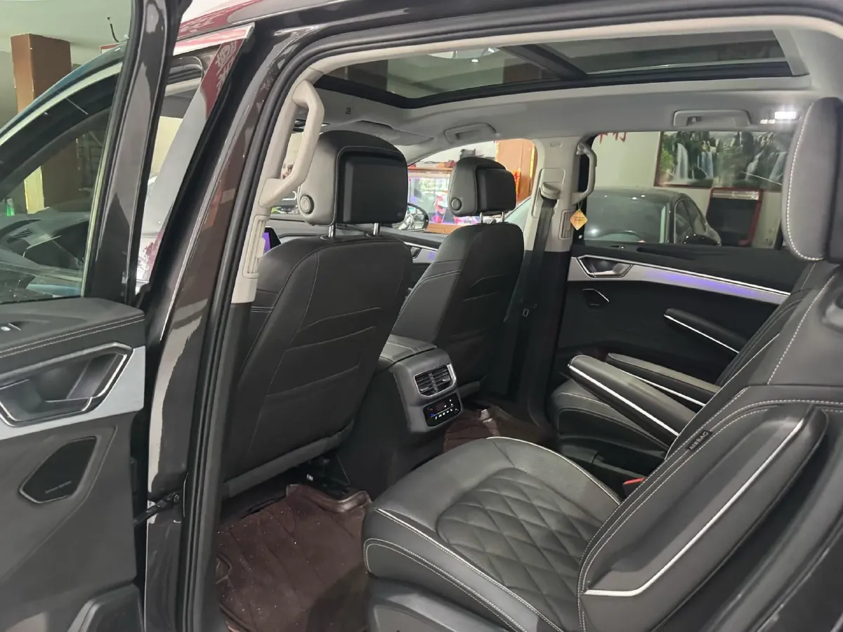 2021 Volkswagen Talagon 2.5T 299HP V6 7DCT,autocango,china used car exporter,china ev exporter,chinese used car exporter,chinese used ev exporter