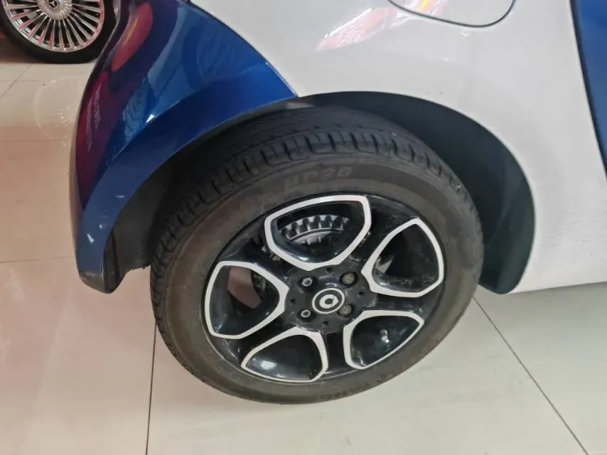 2019 Smart smart fortwo 0.9T 90HP L3 6DCT,autocango,china used car exporter,china ev exporter,chinese used car exporter,chinese used ev exporter