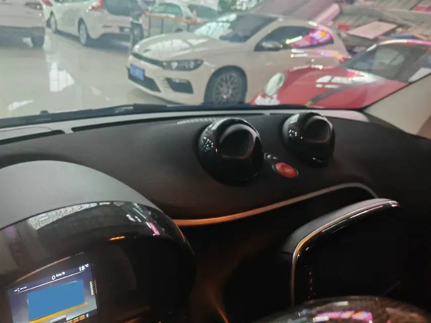 2019 Smart smart fortwo 0.9T 90HP L3 6DCT,autocango,china used car exporter,china ev exporter,chinese used car exporter,chinese used ev exporter
