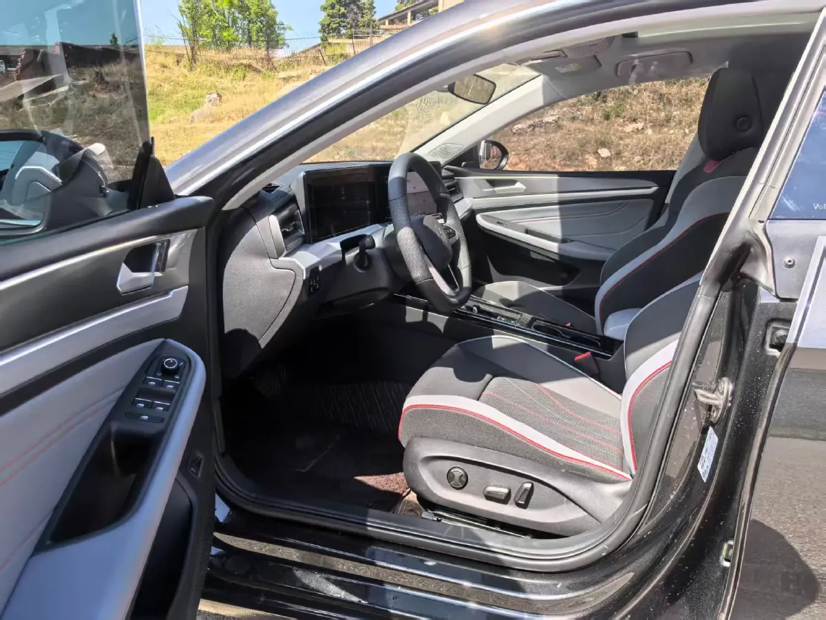 2025 Volkswagen Lamando 1.4T 150HP L4 7DCT,autocango,china used car exporter,china ev exporter,chinese used car exporter,chinese used ev exporter