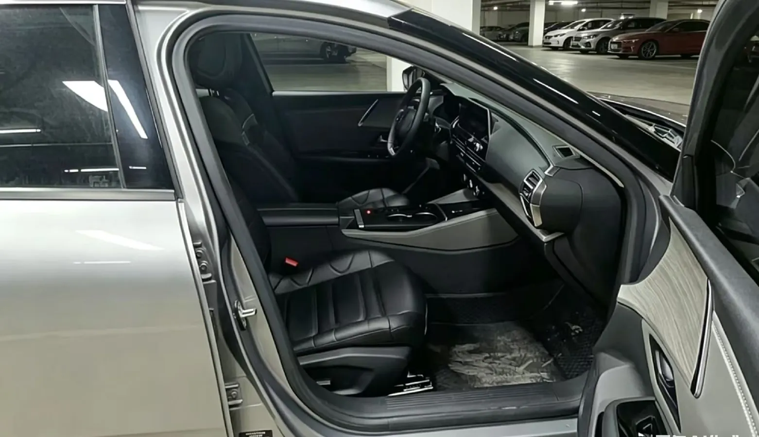 2021 Citroen C5 X 1.6T 175HP L4 8AT,autocango,china used car exporter,china ev exporter,chinese used car exporter,chinese used ev exporter