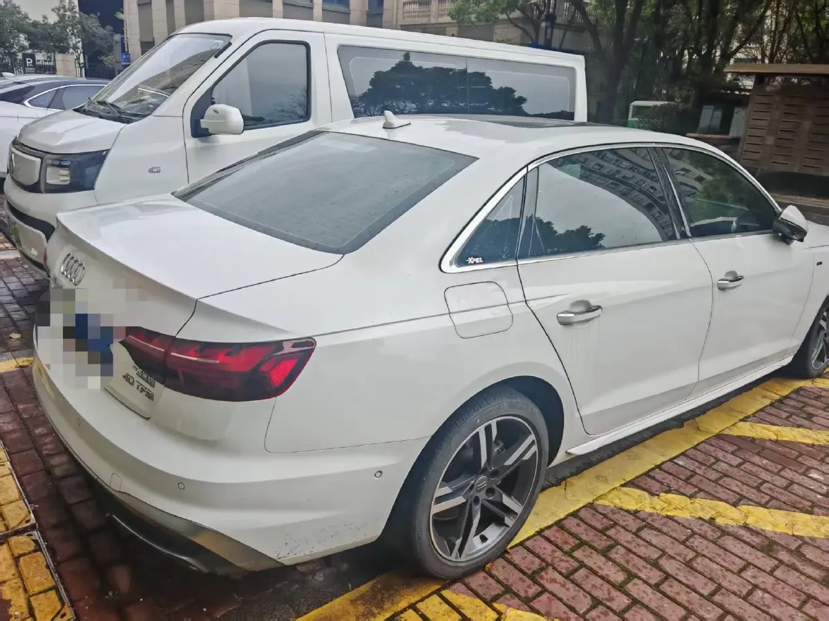 2020 Audi A4L 2.0T 190HP L4 7DCT,autocango,china used car exporter,china ev exporter,chinese used car exporter,chinese used ev exporter