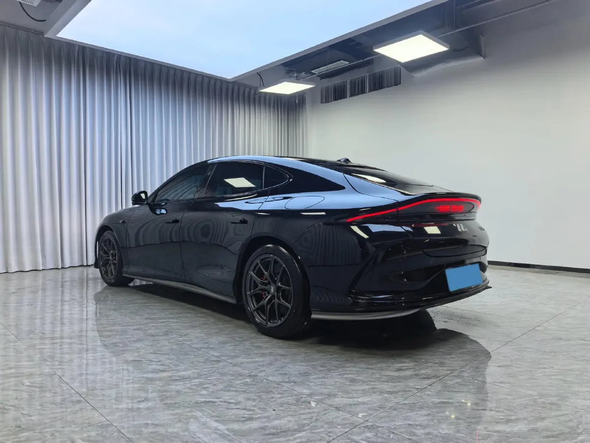 2024 IM L6 BEV 75KWH,autocango,china used car exporter,china ev exporter,chinese used car exporter,chinese used ev exporter