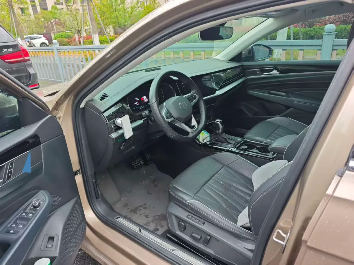 2021 Volkswagen Passat 2.0T 186HP L4 7DCT,autocango,china used car exporter,china ev exporter,chinese used car exporter,chinese used ev exporter