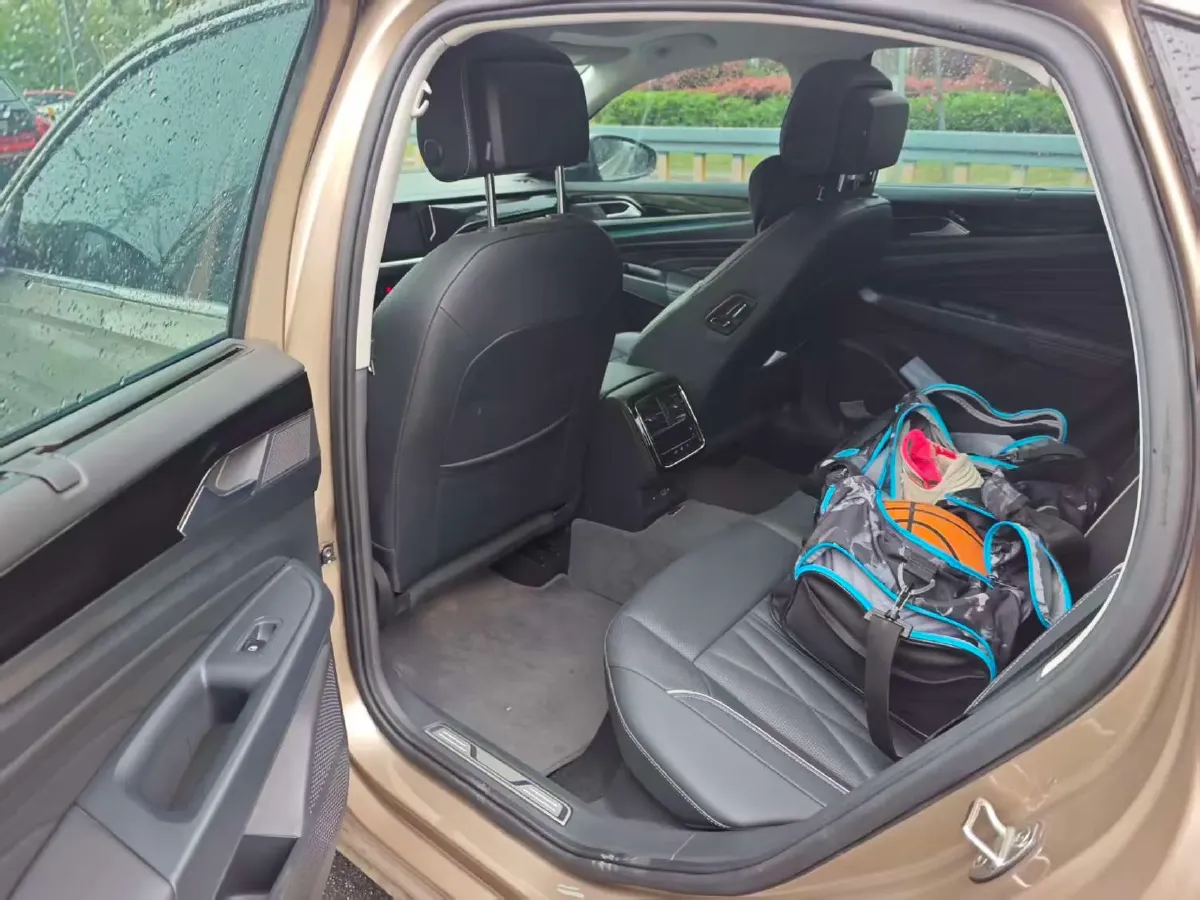 2021 Volkswagen Passat 2.0T 186HP L4 7DCT,autocango,china used car exporter,china ev exporter,chinese used car exporter,chinese used ev exporter