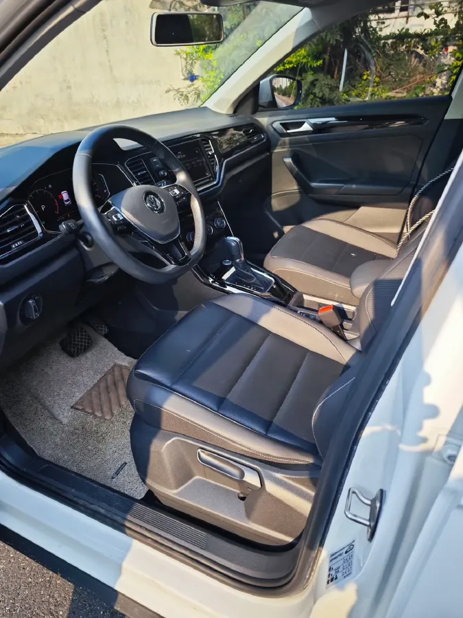 2020 Volkswagen T-Roc 1.4T 150HP L4 7DCT,autocango,china used car exporter,china ev exporter,chinese used car exporter,chinese used ev exporter