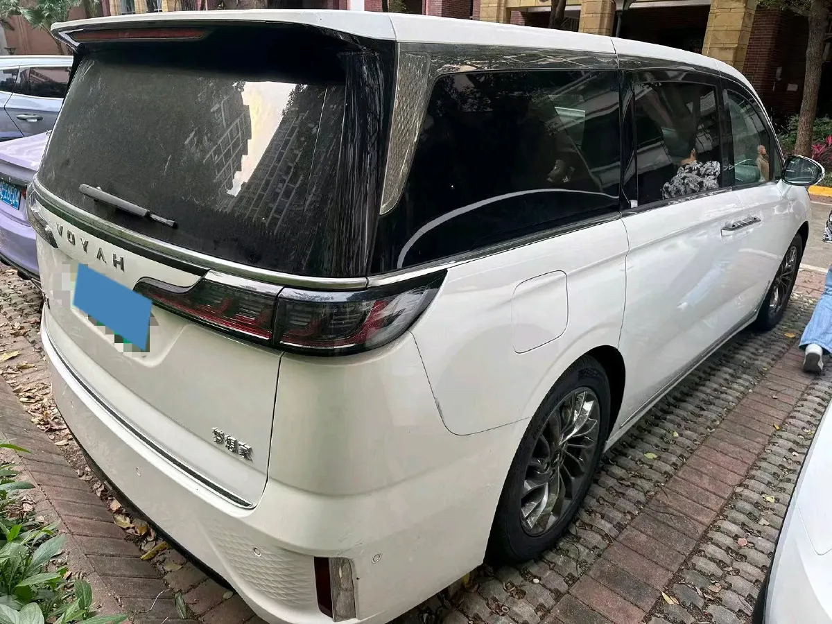 2022 Voyah Dream 1.5T 136HP L4 PHEV 25.57KWH,autocango,china used car exporter,china ev exporter,chinese used car exporter,chinese used ev exporter