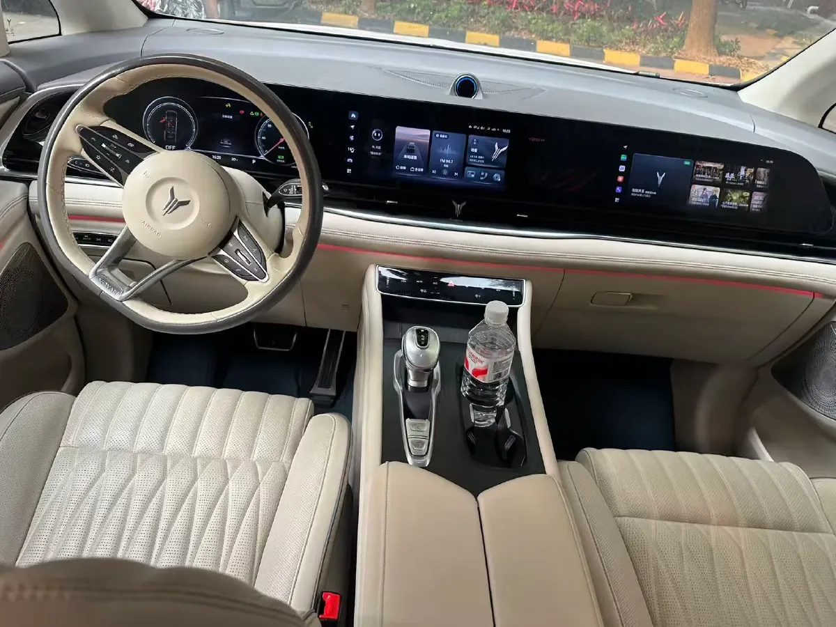 2022 Voyah Dream 1.5T 136HP L4 PHEV 25.57KWH,autocango,china used car exporter,china ev exporter,chinese used car exporter,chinese used ev exporter