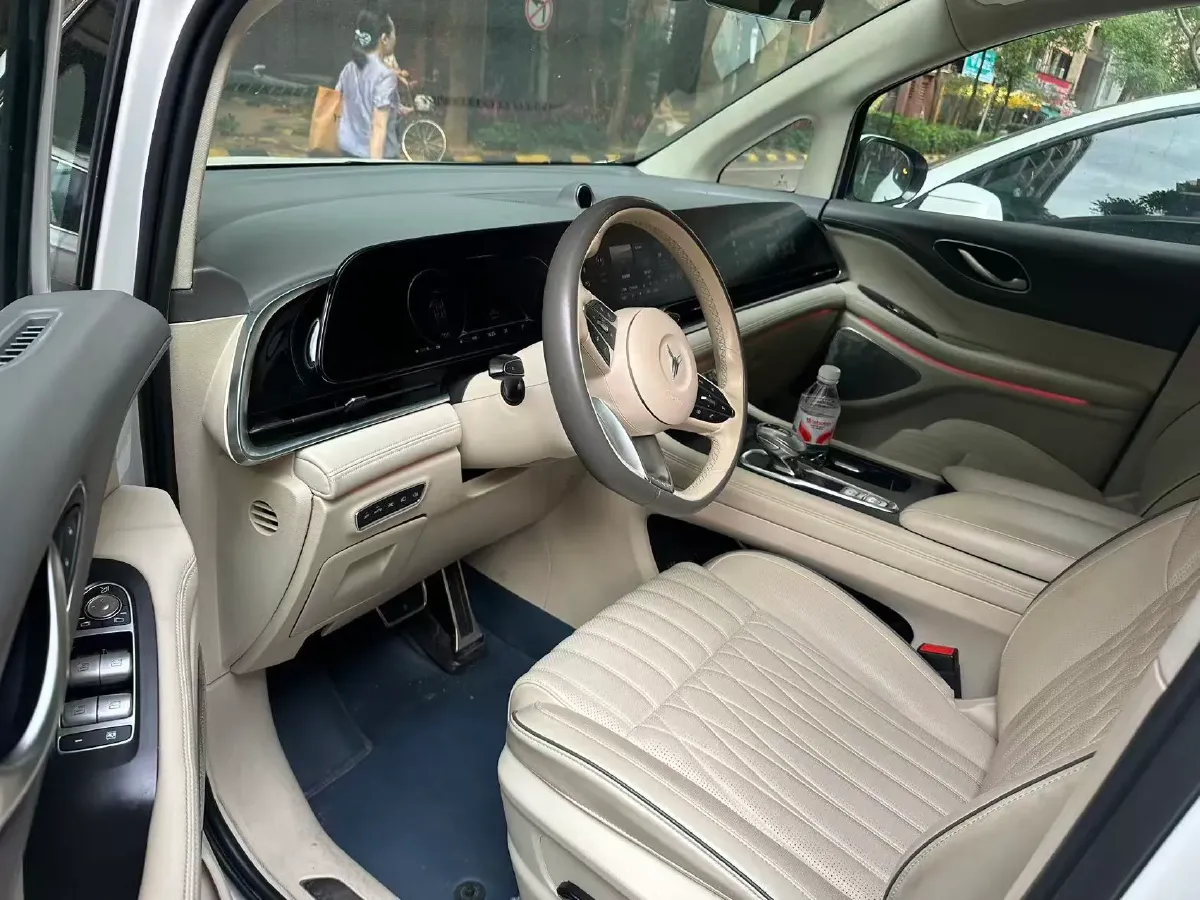 2022 Voyah Dream 1.5T 136HP L4 PHEV 25.57KWH,autocango,china used car exporter,china ev exporter,chinese used car exporter,chinese used ev exporter