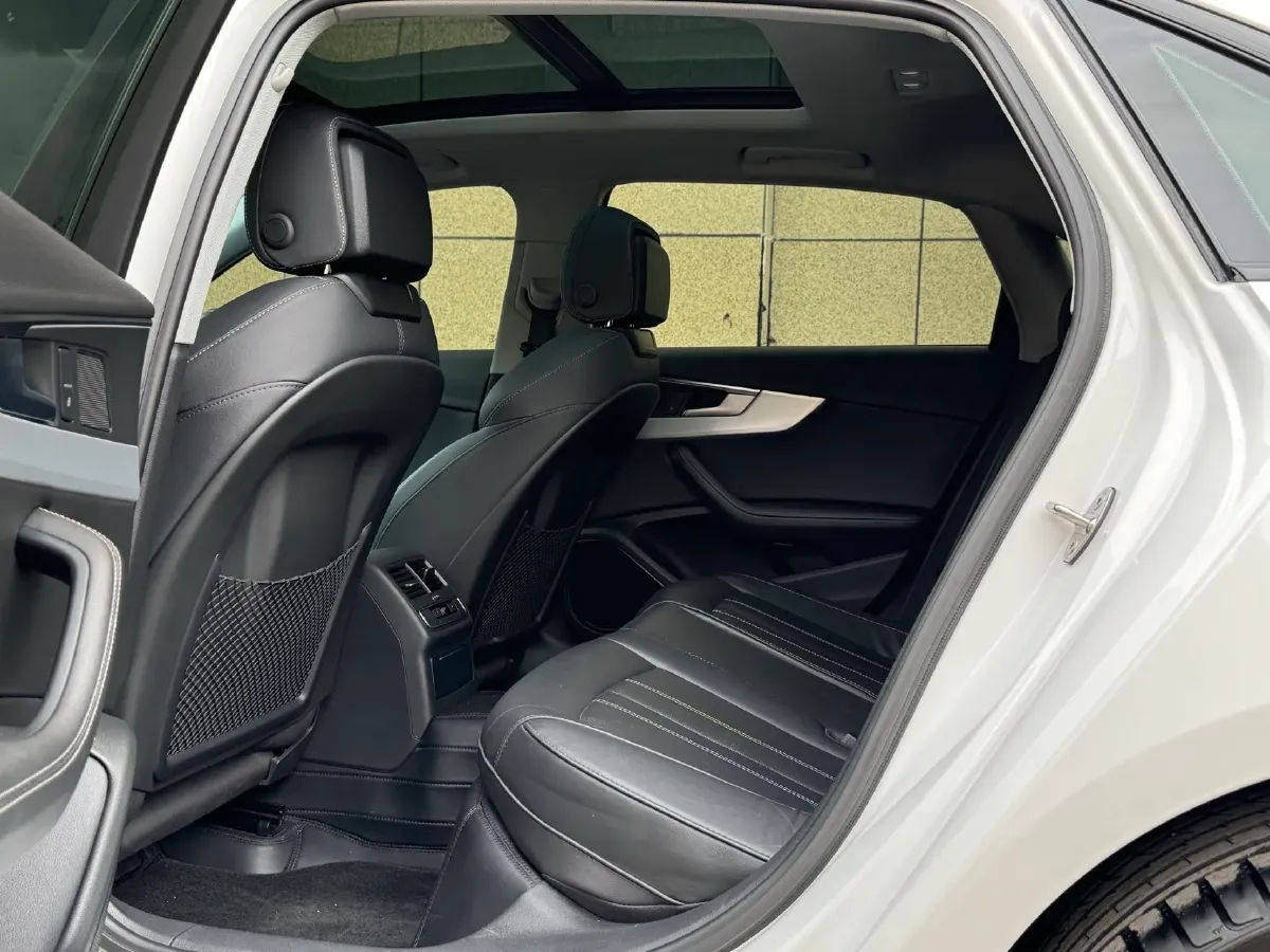 2022 Audi A4L 2.0T 190HP L4 7DCT,autocango,china used car exporter,china ev exporter,chinese used car exporter,chinese used ev exporter