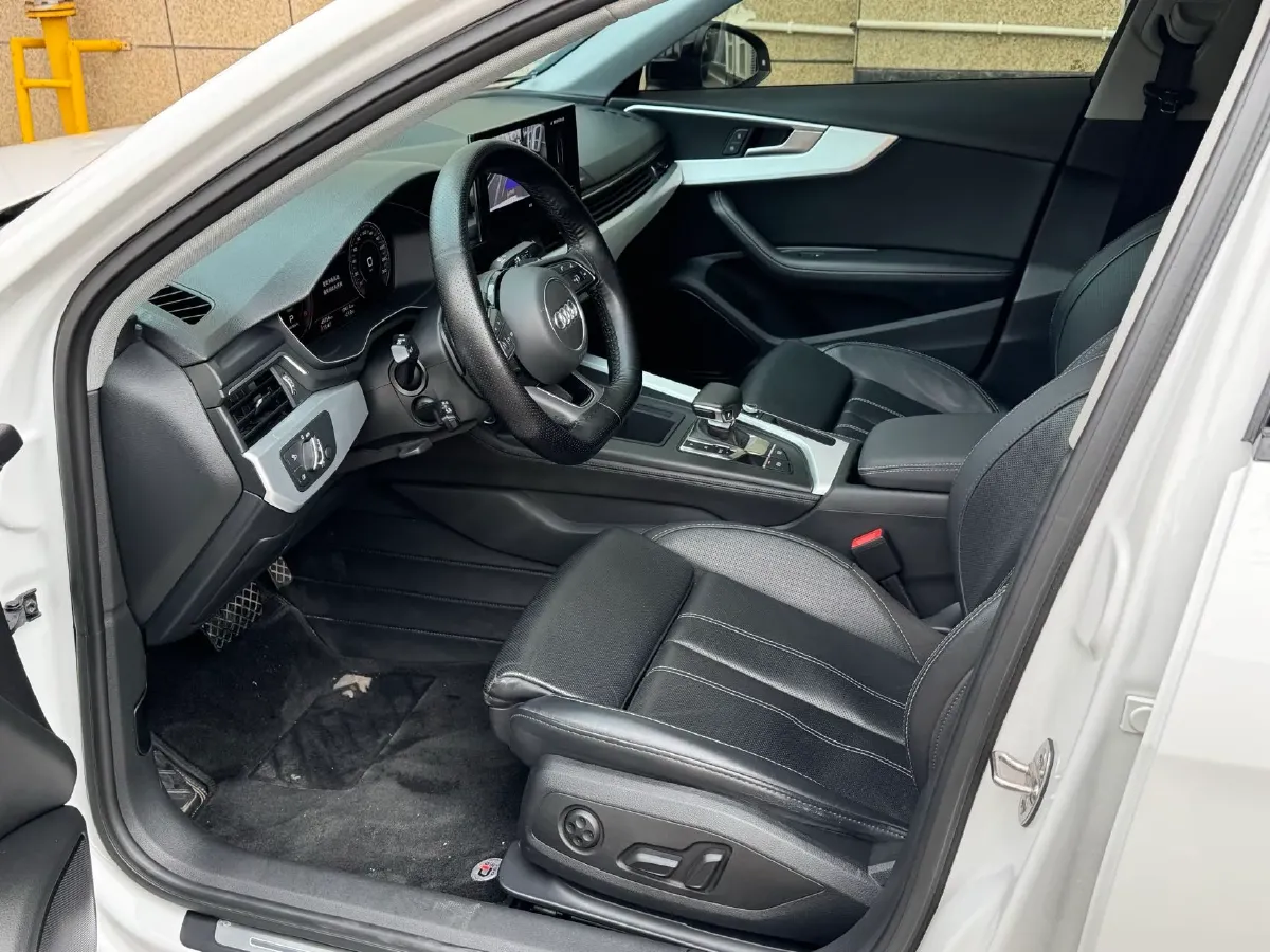 2022 Audi A4L 2.0T 190HP L4 7DCT,autocango,china used car exporter,china ev exporter,chinese used car exporter,chinese used ev exporter