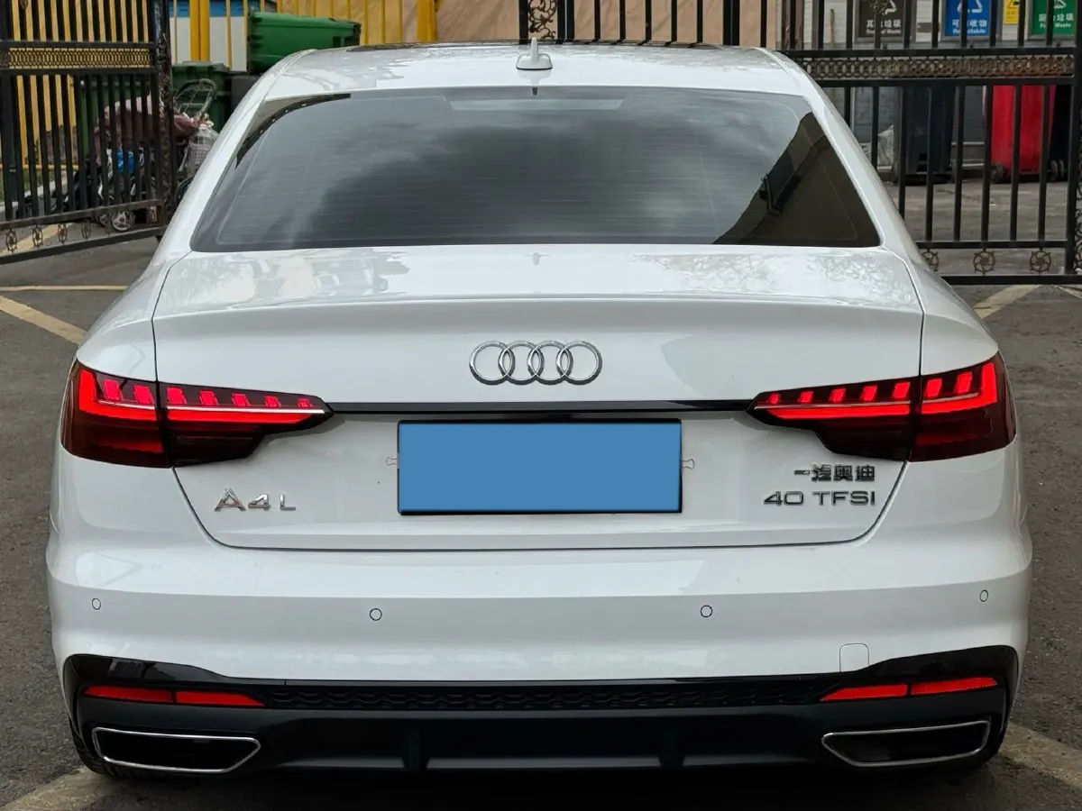 2022 Audi A4L 2.0T 190HP L4 7DCT,autocango,china used car exporter,china ev exporter,chinese used car exporter,chinese used ev exporter