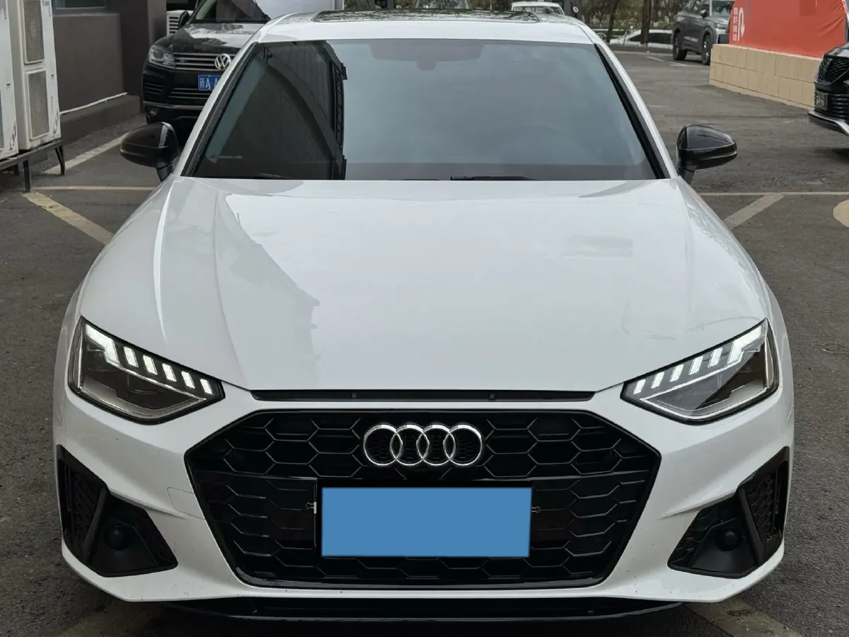 2022 Audi A4L 2.0T 190HP L4 7DCT,autocango,china used car exporter,china ev exporter,chinese used car exporter,chinese used ev exporter